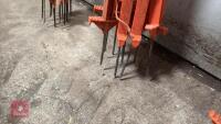 12 PLASTIC ELECTRIC FENCE STAKES - 19