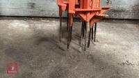 12 PLASTIC ELECTRIC FENCE STAKES - 2
