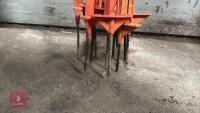 12 PLASTIC ELECTRIC FENCE STAKES - 3