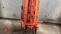 12 PLASTIC ELECTRIC FENCE STAKES - 4