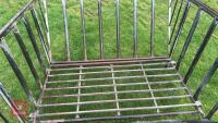 CRADLE BALE FEEDER - 5