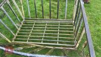 CRADLE BALE FEEDER - 3