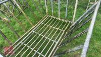CRADLE BALE FEEDER - 7