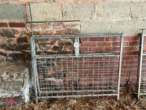 2 X 4' GALV MESH HURDLES (37)