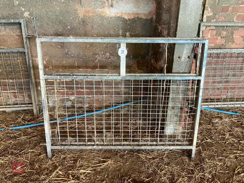 2 X 4' GALV MESH HURDLES (31)