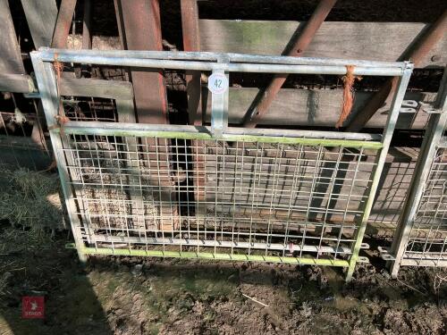 2 X 4' GALV MESH HURDLES (42)