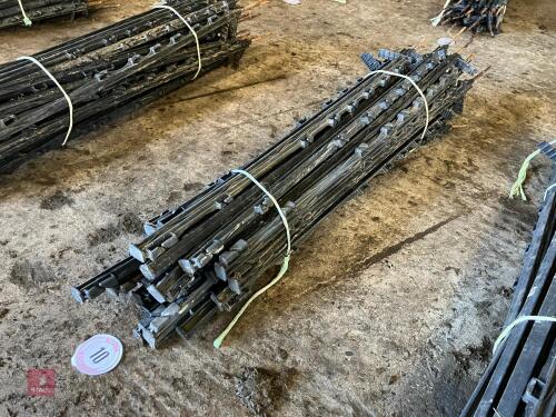 30 BLACK ELECTRIC FENCE STAKES (10)