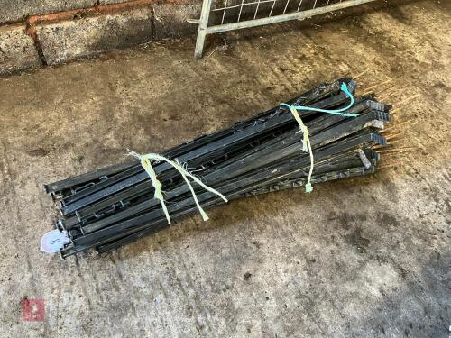 30 BLACK ELECTRIC FENCE STAKES (8)