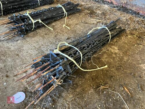20 BLACK ELECTRIC FENCE STAKES (7)