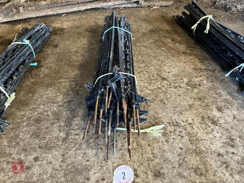 20 BLACK ELECTRIC FENCE STAKES (2)