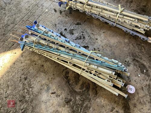 30 BLUE ELECTRIC FENCE STAKES (17)