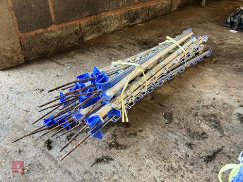 30 BLUE ELECTRIC FENCE STAKES (16)