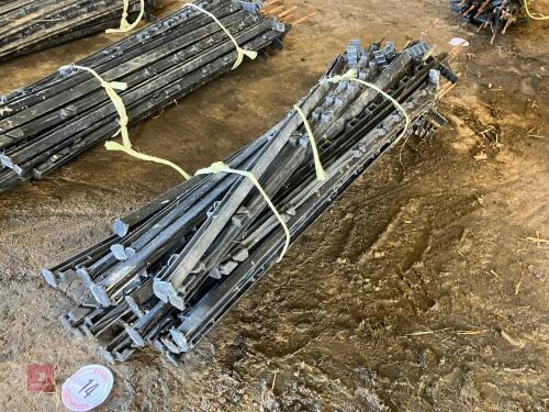 30 BLACK ELECTRIC FENCE STAKES (14)