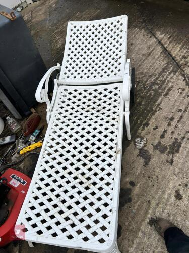 WHITE SUN LOUNGER