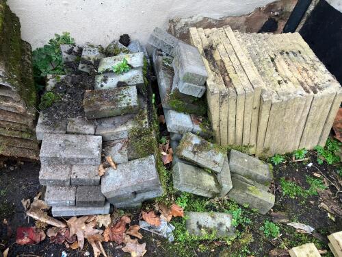 17 BUFF COLOURED SLABS/BLOCK PAVERS