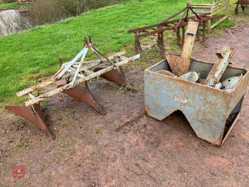 FERGUSON POTATO PLANTER/RIDGER (28)