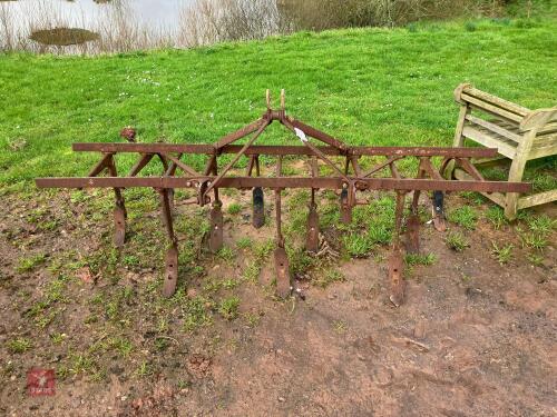 11 LEG FERGUSON CULTIVATOR (27)