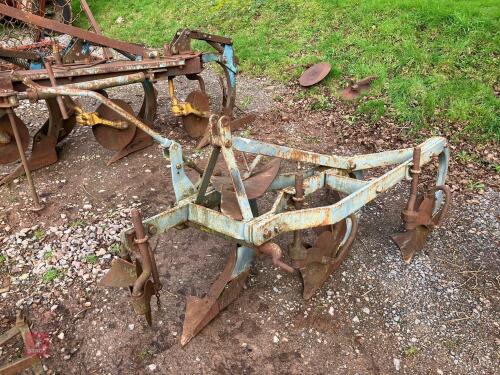 FERGUSON 3 FURROW PLOUGH (19)