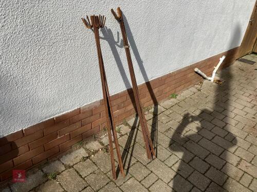 20 PIG TAIL FENCING STAKES