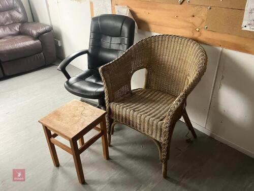 2 CHAIRS & SMALL TABLE (185)
