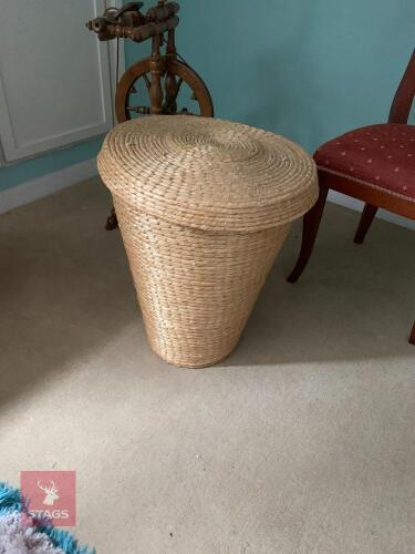 WICKER LINEN BASKET