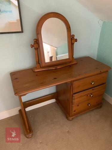 DRESSING TABLE WITH REMOVABLE MIRROR