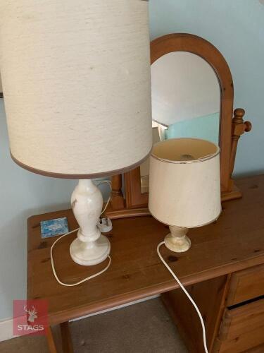 2 TABLE LAMPS WITH SHADES