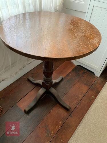 VINTAGE ROUND OAK TABLE