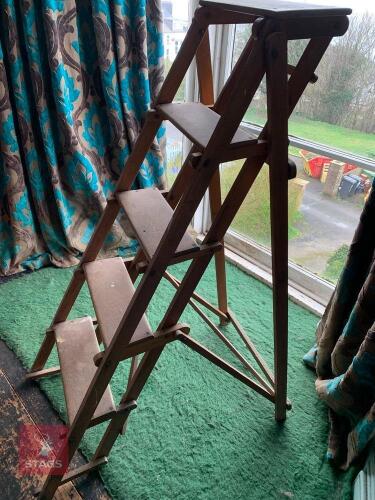 VINTAGE WOODEN STEP LADDER
