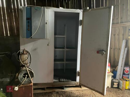 CARAVELL WALK IN FREEZER