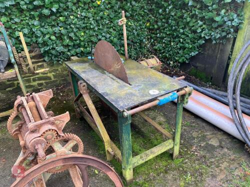 SAW BENCH