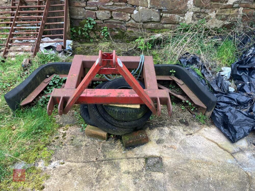 MOLTON YARD SCRAPER