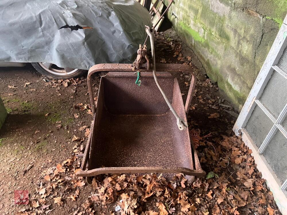FERGUSON EARTH SCOOP