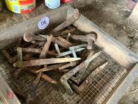 QUANTITY OF GATE HANGERS - 4