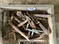 QUANTITY OF GATE HANGERS - 5