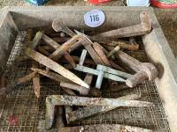 QUANTITY OF GATE HANGERS - 6