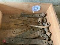QUANTITY OF SMALL HINGES - 4