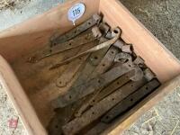 QUANTITY OF SMALL HINGES - 5