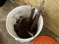 SELECTION OF TEE HINGES - 5