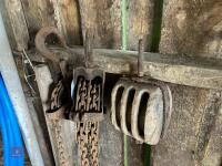 2 X PULLEY BLOCKS - 8