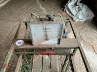 LAMB WEIGHING CRATE - 13