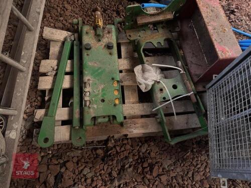 JOHN DEERE PICK UP HITCH (S/R)