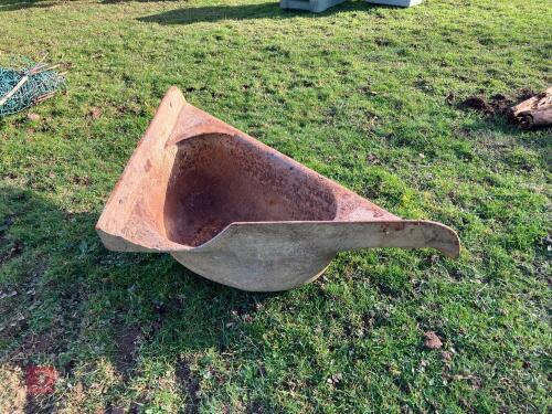 CAST IRON CORNER TROUGH