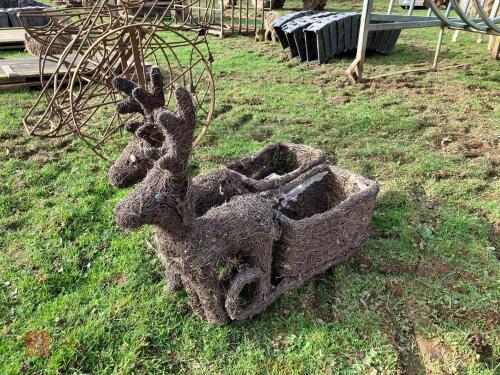 2 ROUND GARDEN PLANTERS