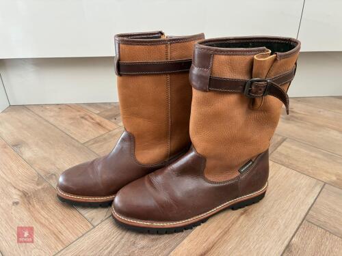 SIZE 6.5 BOOTS