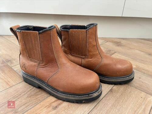 AMBLER SIZE 7 SAFETY BOOTS
