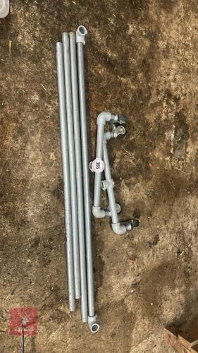 WHEELED METAL CLOTHES RAIL