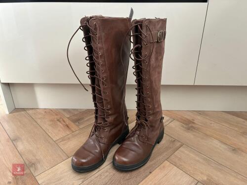 UK SIZE 6.5 ARIAT BOOTS