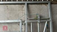 IAE GALVANISED 10' CALVING HURDLE - 9