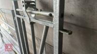 IAE GALVANISED 10' CALVING HURDLE - 19